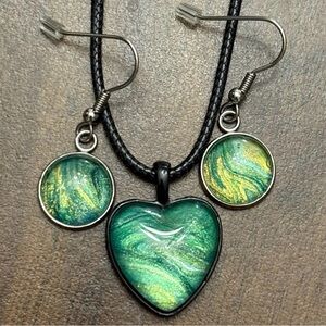 NFL Green Bay Packers Inspired Acrylic Paint Pour Heart Jewelry Set